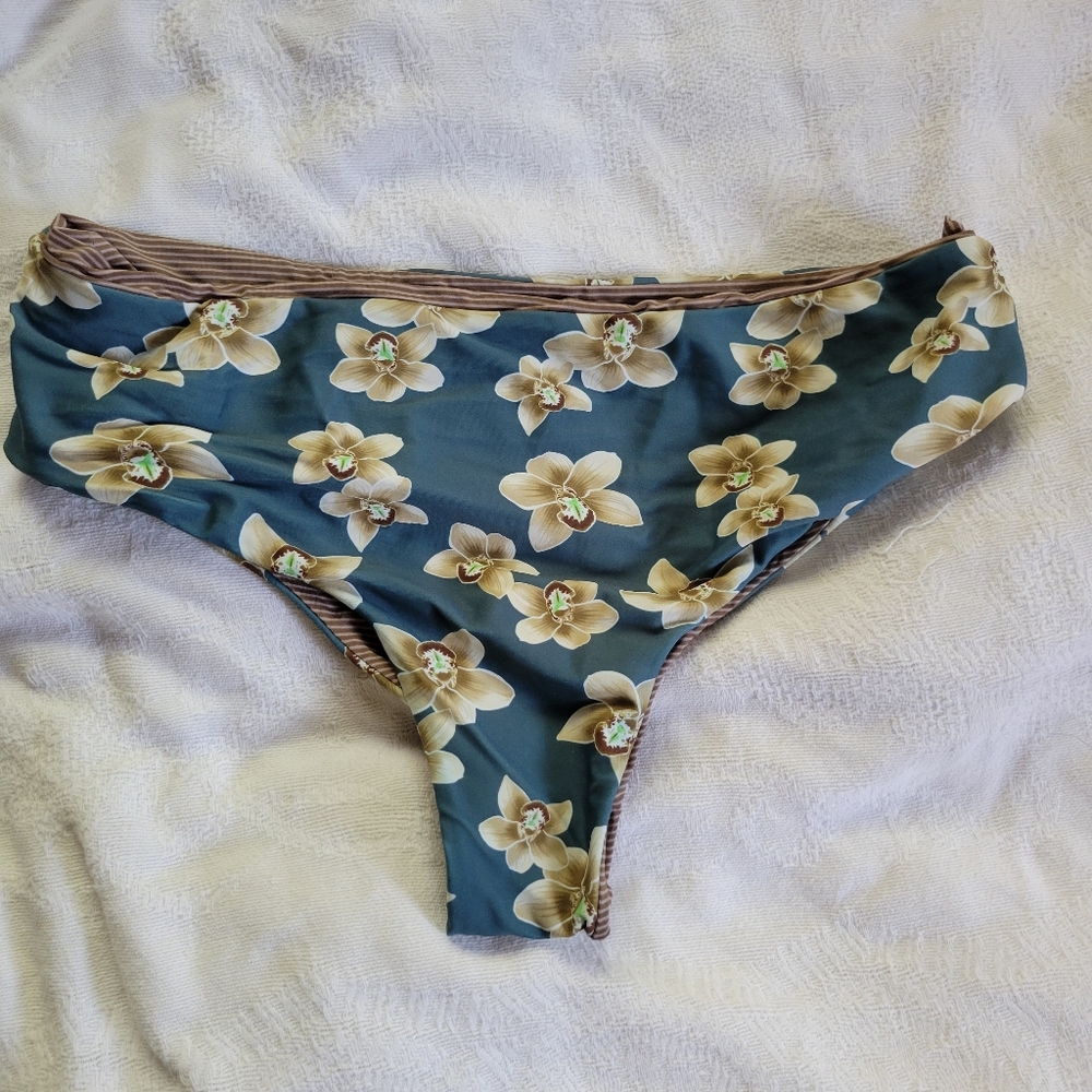 SOLD Acacia Tropic Duke Bottom